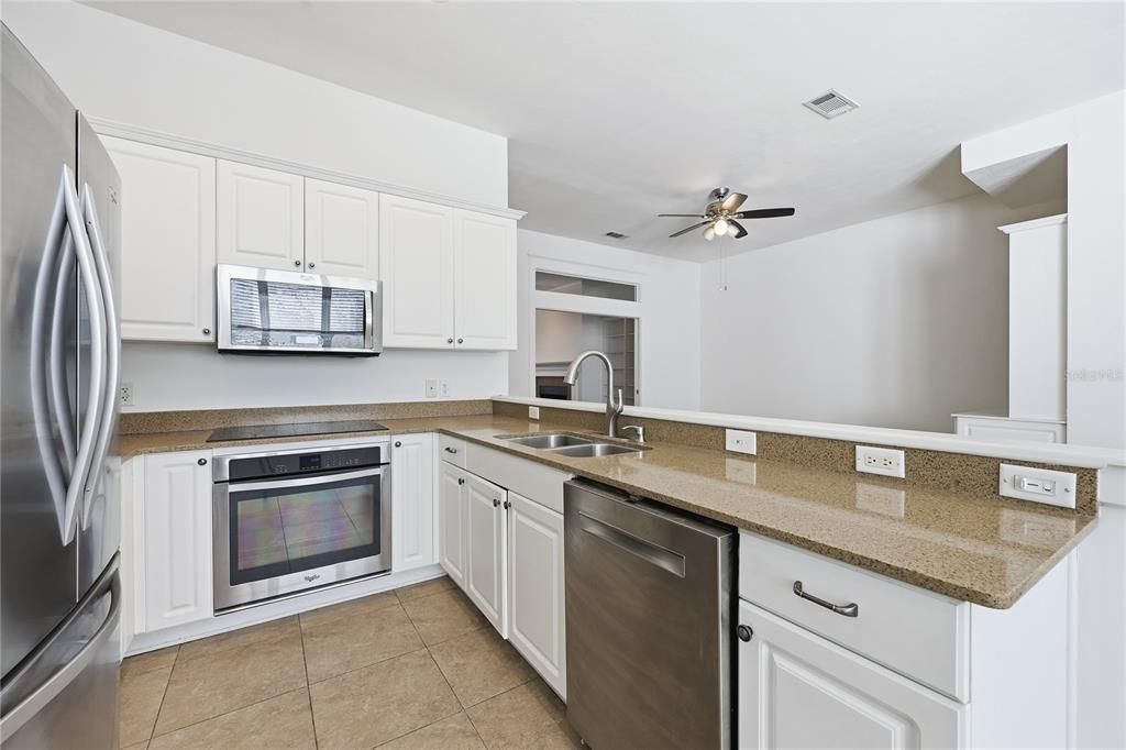 Active With Contract: $583,000 (3 beds, 2 baths, 2167 Square Feet)