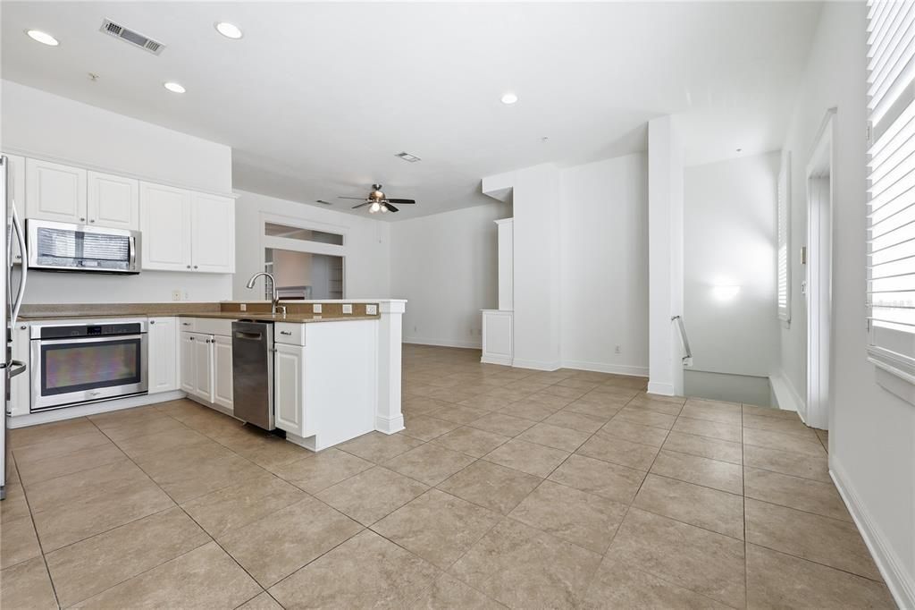 Active With Contract: $583,000 (3 beds, 2 baths, 2167 Square Feet)