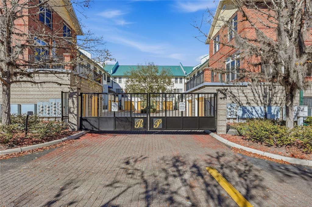 Active With Contract: $583,000 (3 beds, 2 baths, 2167 Square Feet)