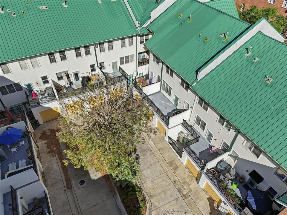 Active With Contract: $583,000 (3 beds, 2 baths, 2167 Square Feet)