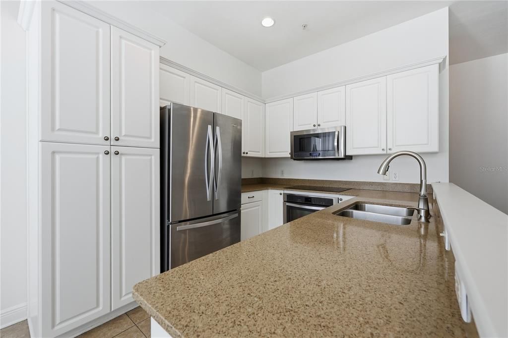 Active With Contract: $583,000 (3 beds, 2 baths, 2167 Square Feet)