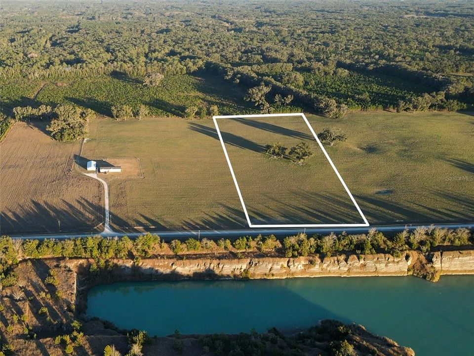 На продажу: $289,900 (9.82 acres)