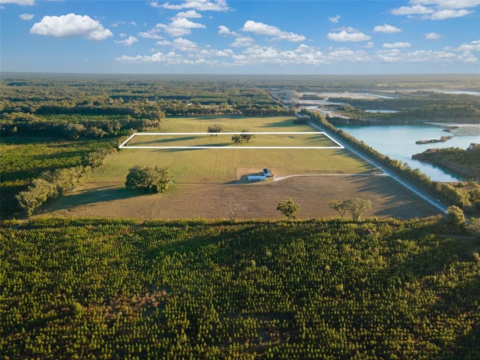На продажу: $289,900 (9.82 acres)