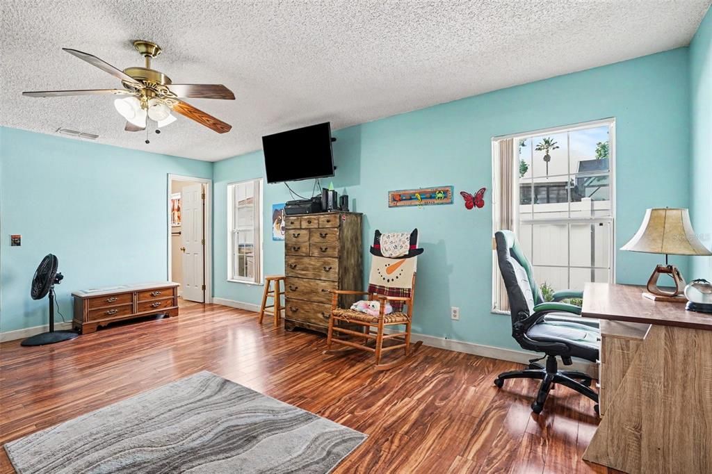 Active With Contract: $247,000 (3 beds, 2 baths, 1734 Square Feet)