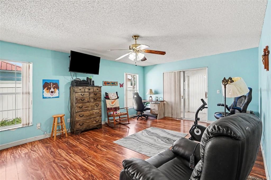 Active With Contract: $247,000 (3 beds, 2 baths, 1734 Square Feet)