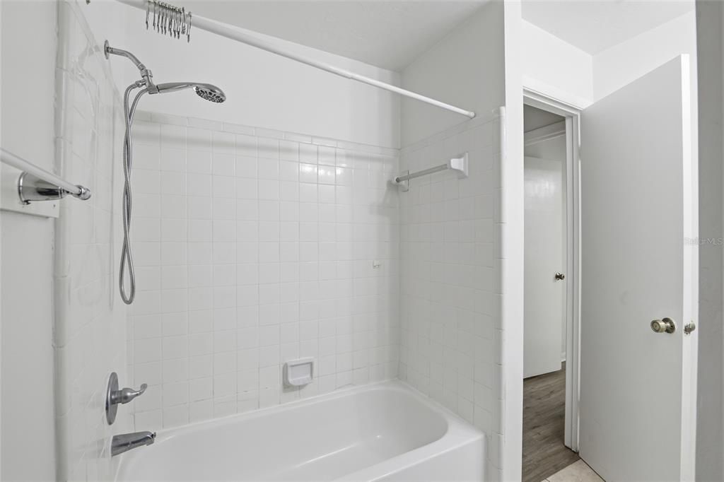 Active With Contract: $1,295 (2 beds, 2 baths, 1094 Square Feet)