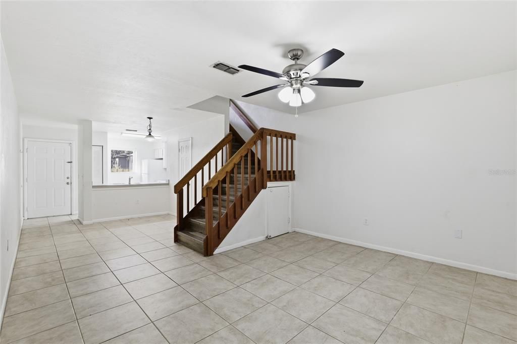 Active With Contract: $1,295 (2 beds, 2 baths, 1094 Square Feet)