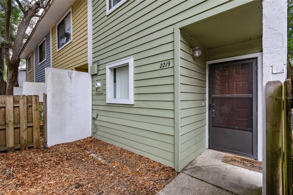 Active With Contract: $1,295 (2 beds, 2 baths, 1094 Square Feet)
