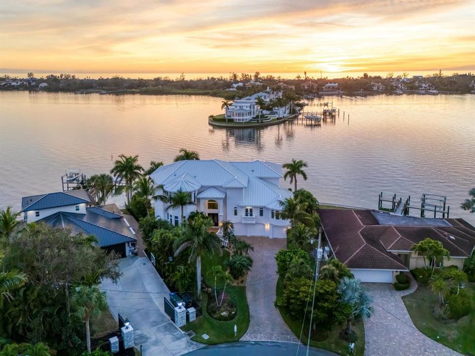 Active With Contract: $4,250,000 (4 beds, 4 baths, 5222 Square Feet)