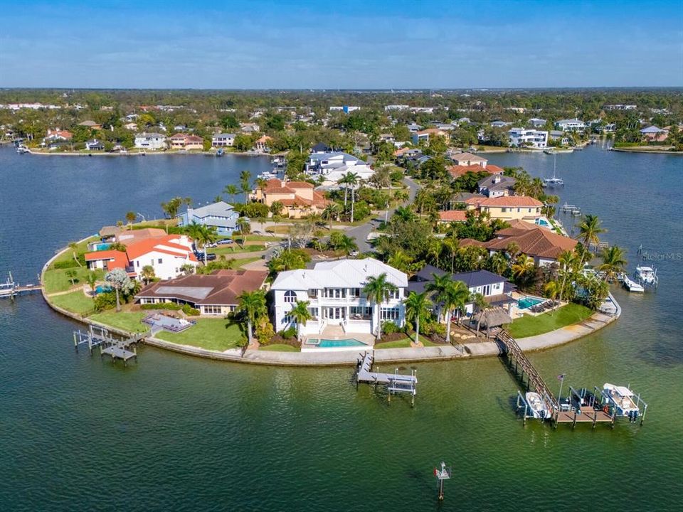 Active With Contract: $4,250,000 (4 beds, 4 baths, 5222 Square Feet)
