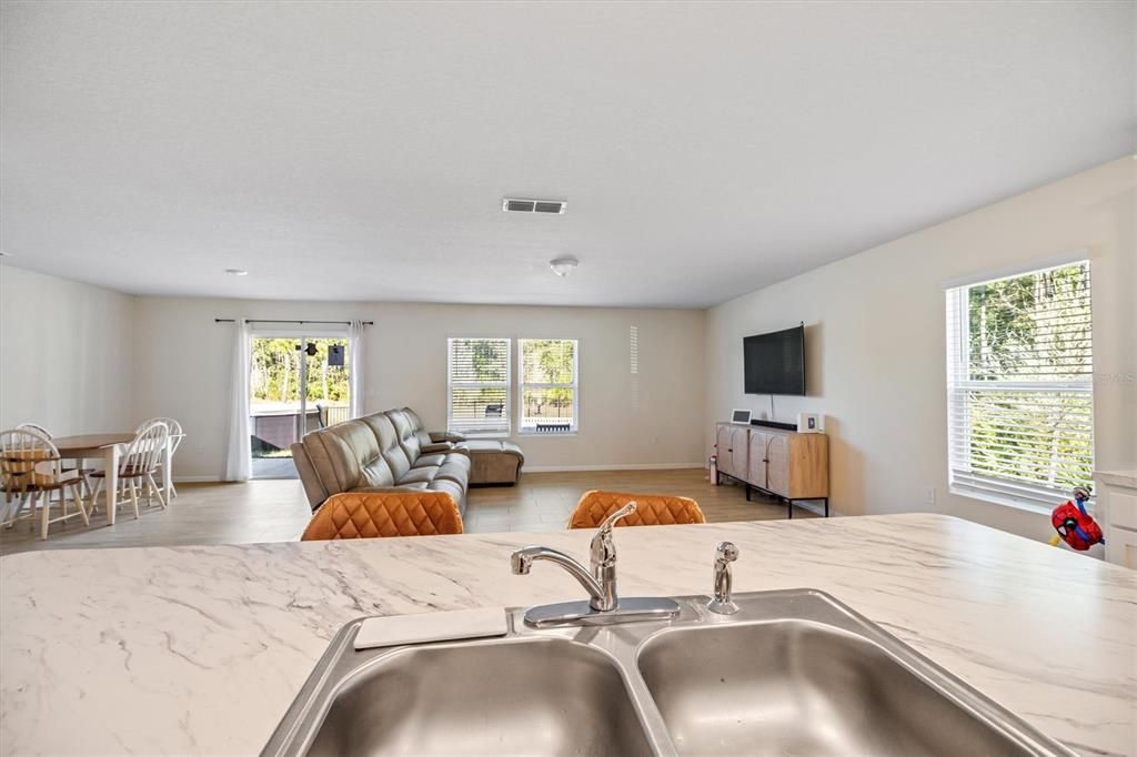 For Sale: $365,000 (4 beds, 2 baths, 1856 Square Feet)