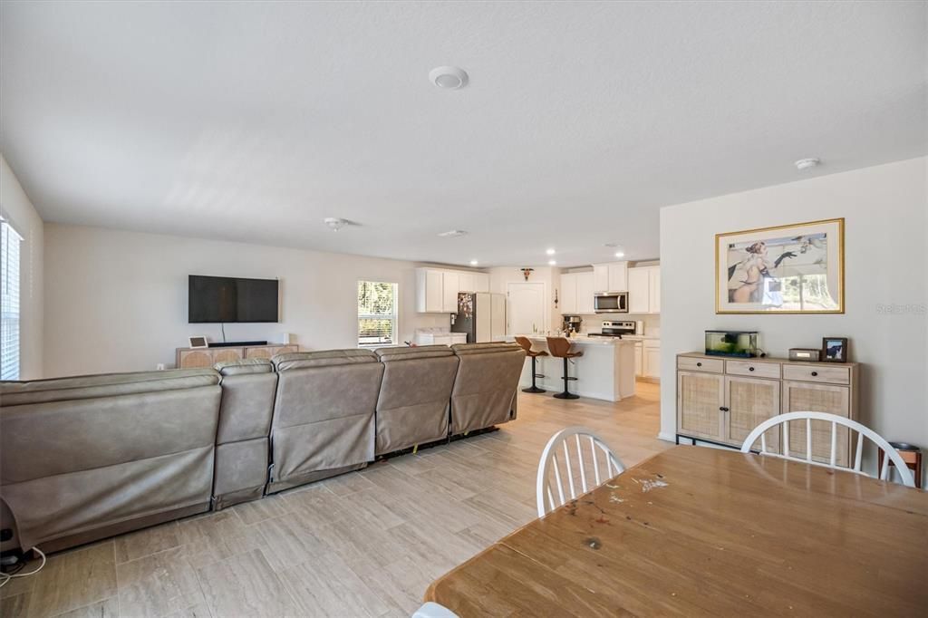 For Sale: $365,000 (4 beds, 2 baths, 1856 Square Feet)