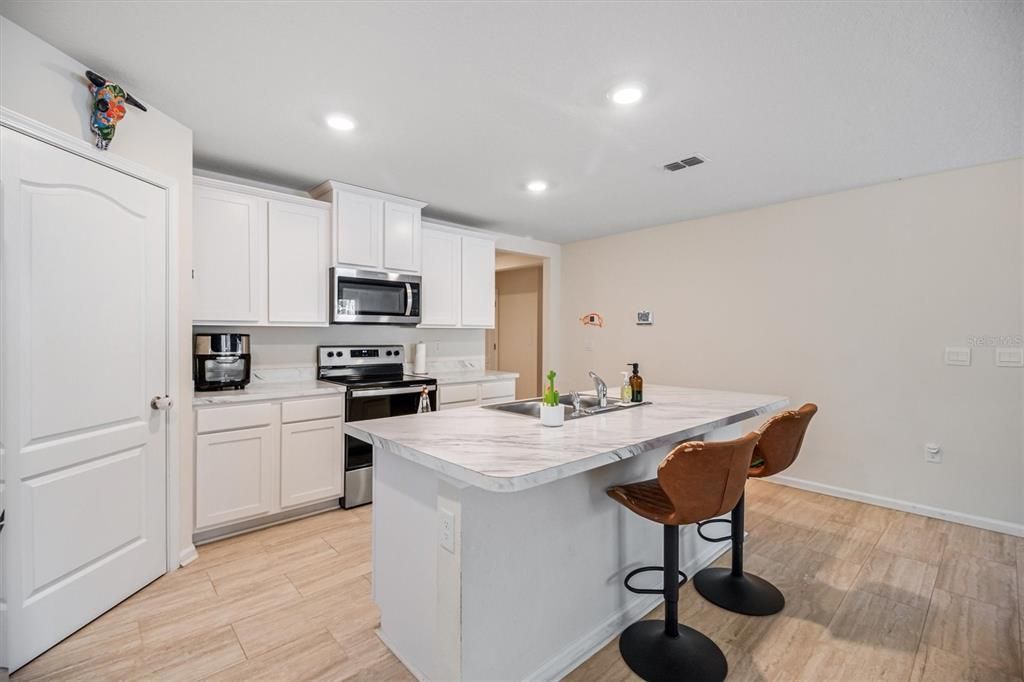 For Sale: $365,000 (4 beds, 2 baths, 1856 Square Feet)