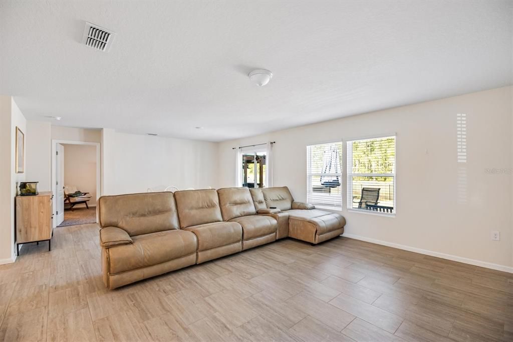 For Sale: $365,000 (4 beds, 2 baths, 1856 Square Feet)
