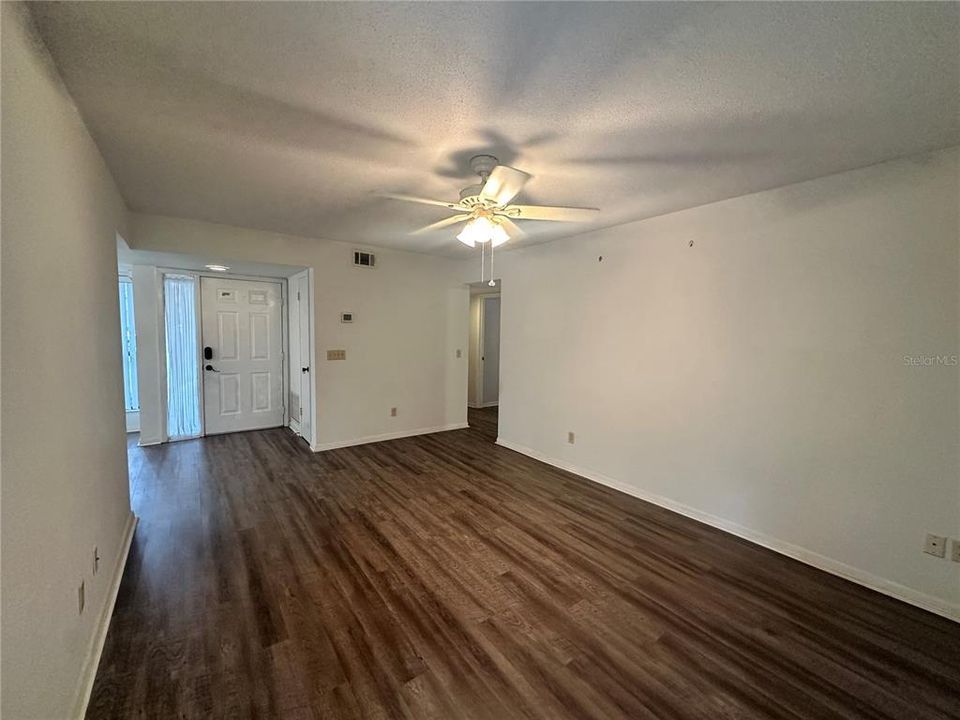 Active With Contract: $1,600 (3 beds, 2 baths, 1338 Square Feet)
