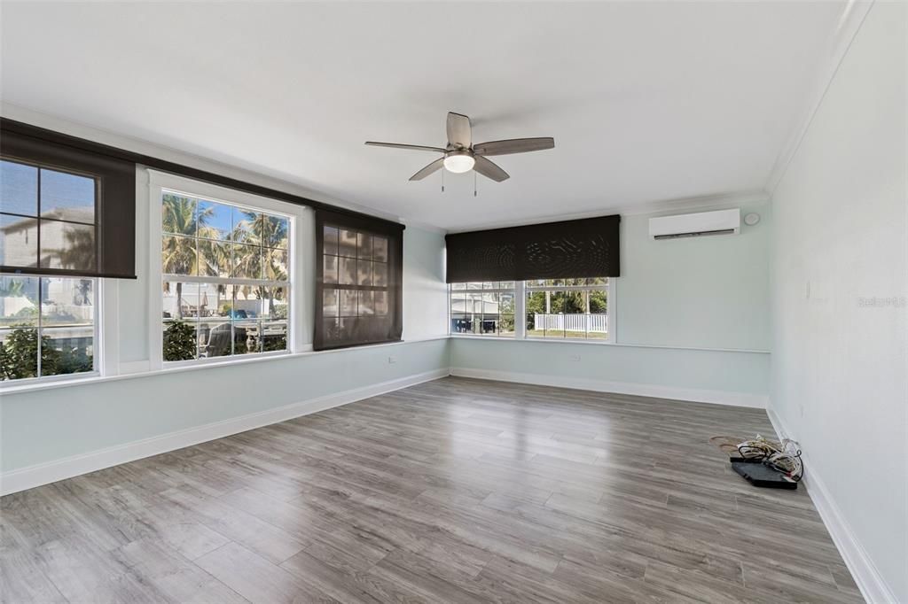 For Rent: $4,750 (2 beds, 1 baths, 1735 Square Feet)