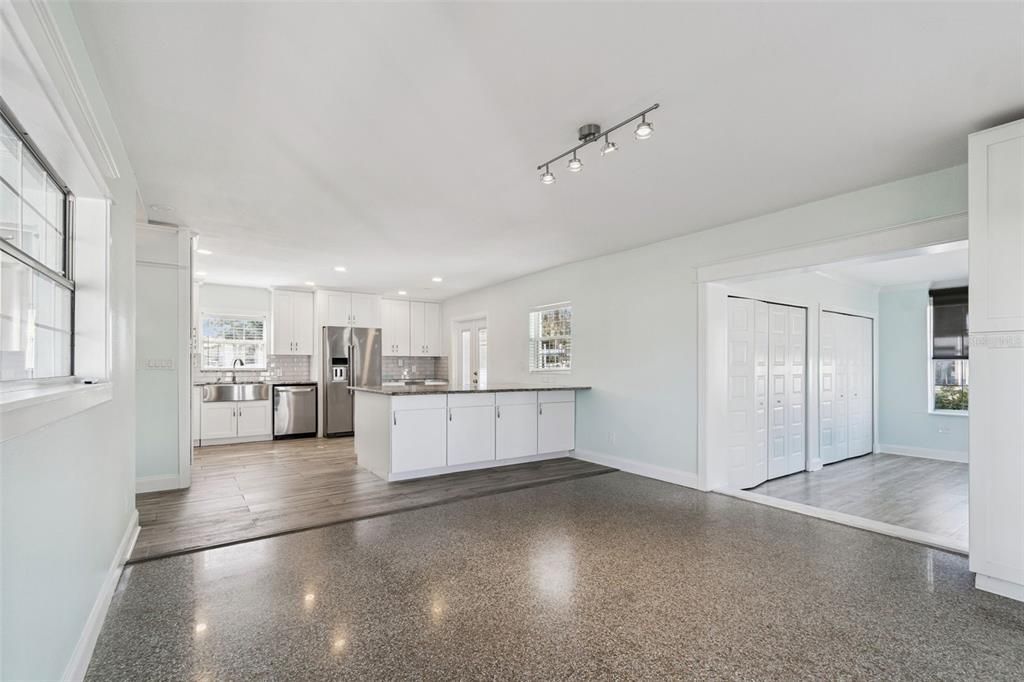 For Rent: $4,750 (2 beds, 1 baths, 1735 Square Feet)