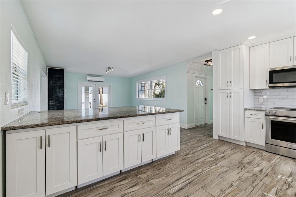 For Rent: $4,750 (2 beds, 1 baths, 1735 Square Feet)