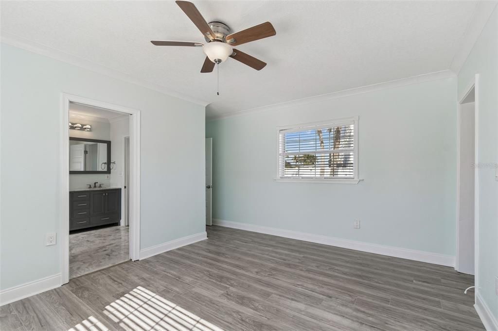 For Rent: $4,750 (2 beds, 1 baths, 1735 Square Feet)