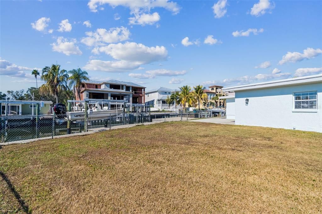 For Rent: $4,750 (2 beds, 1 baths, 1735 Square Feet)