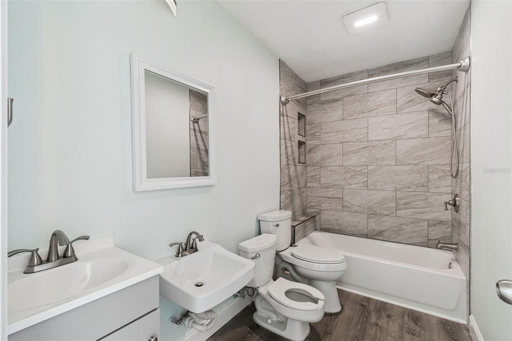 For Rent: $4,750 (2 beds, 1 baths, 1735 Square Feet)