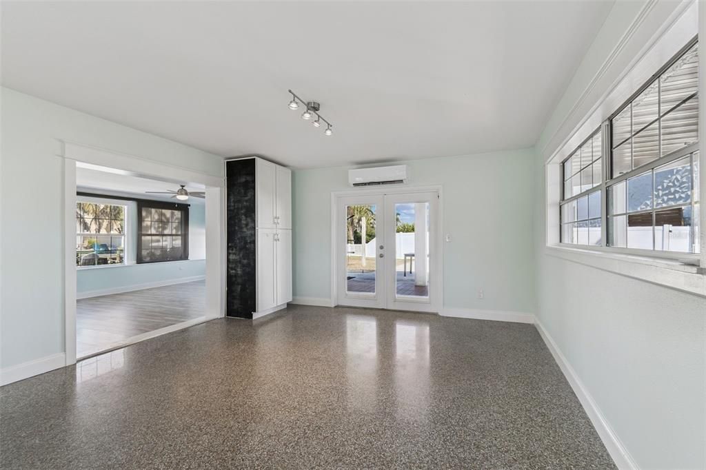 For Rent: $4,750 (2 beds, 1 baths, 1735 Square Feet)
