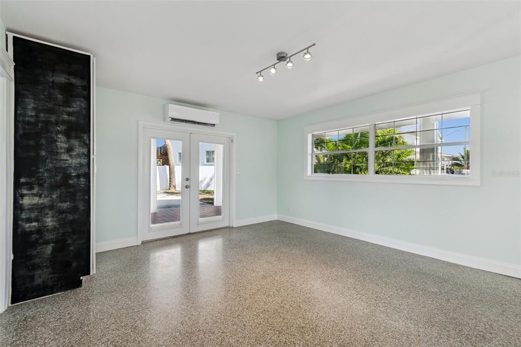 For Rent: $4,750 (2 beds, 1 baths, 1735 Square Feet)