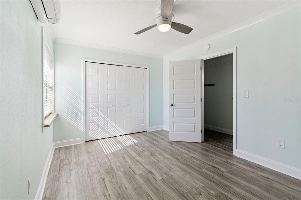 For Rent: $4,750 (2 beds, 1 baths, 1735 Square Feet)