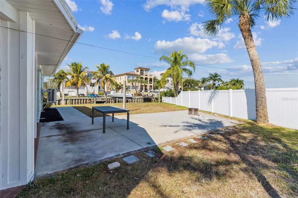 For Rent: $4,750 (2 beds, 1 baths, 1735 Square Feet)