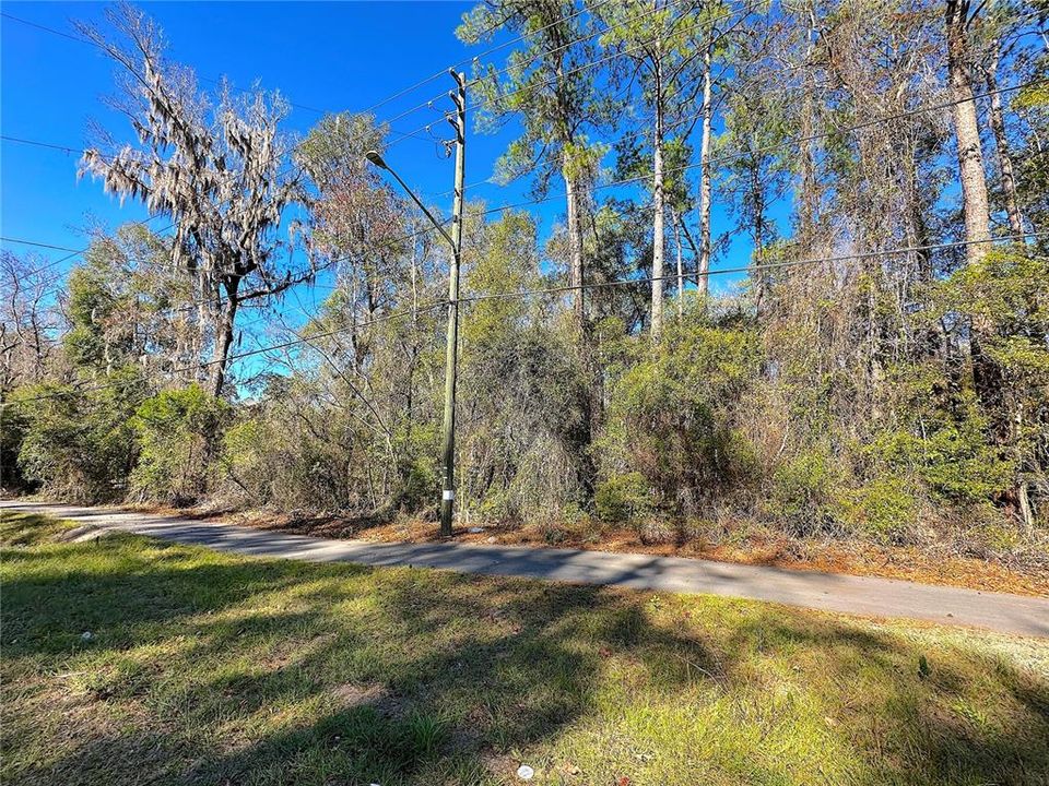 合同活跃: $275,000 (3.54 acres)