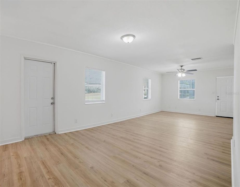 For Sale: $189,900 (3 beds, 2 baths, 1326 Square Feet)