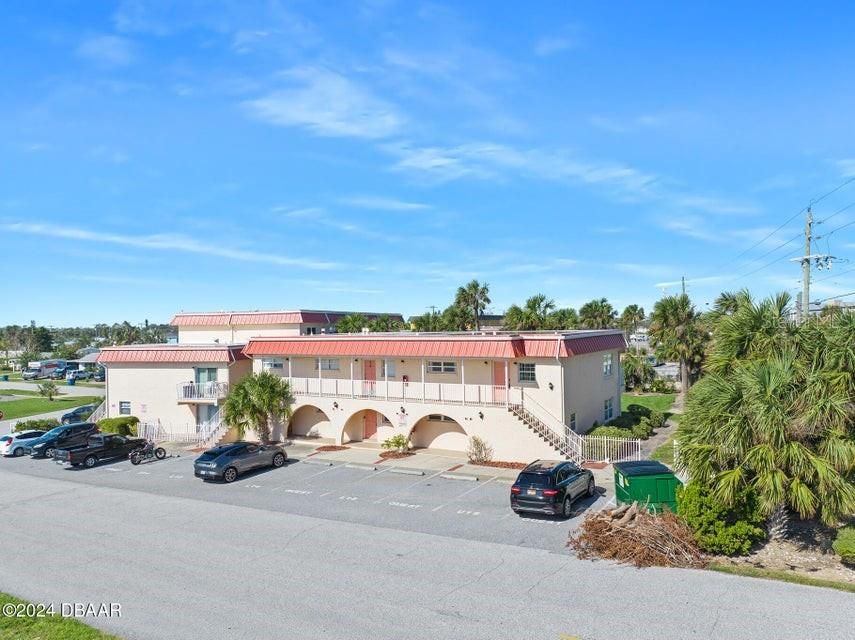 For Sale: $219,900 (2 beds, 1 baths, 952 Square Feet)