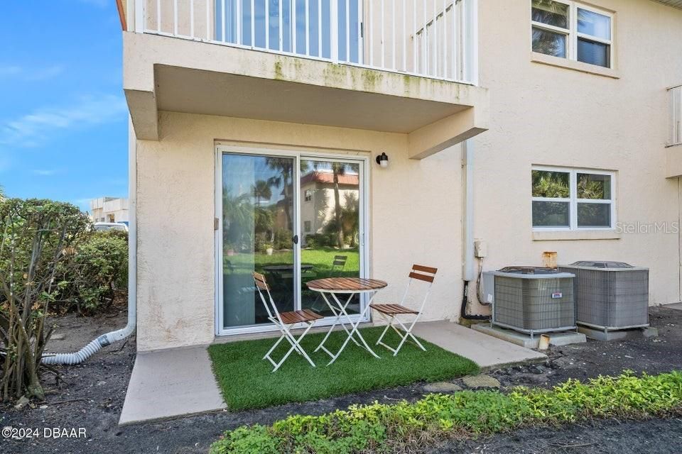 For Sale: $219,900 (2 beds, 1 baths, 952 Square Feet)