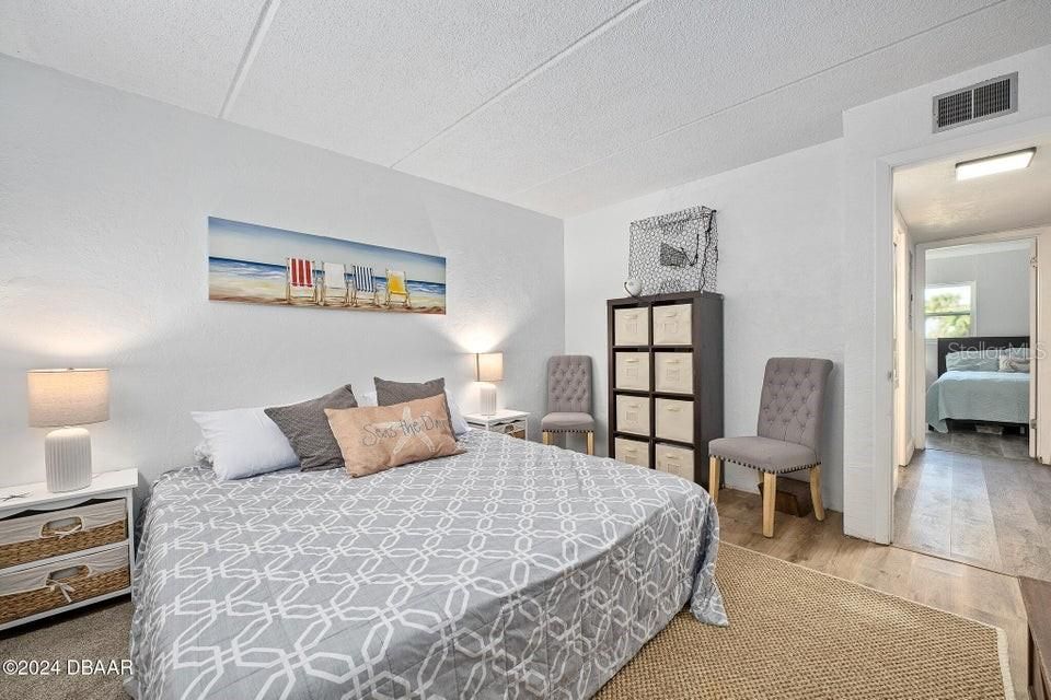 For Sale: $219,900 (2 beds, 1 baths, 952 Square Feet)
