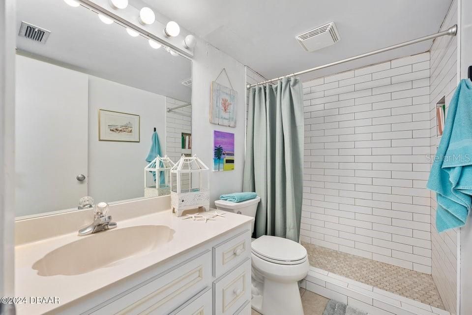 For Sale: $219,900 (2 beds, 1 baths, 952 Square Feet)