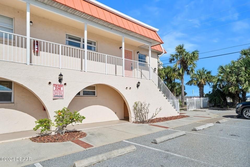 For Sale: $219,900 (2 beds, 1 baths, 952 Square Feet)