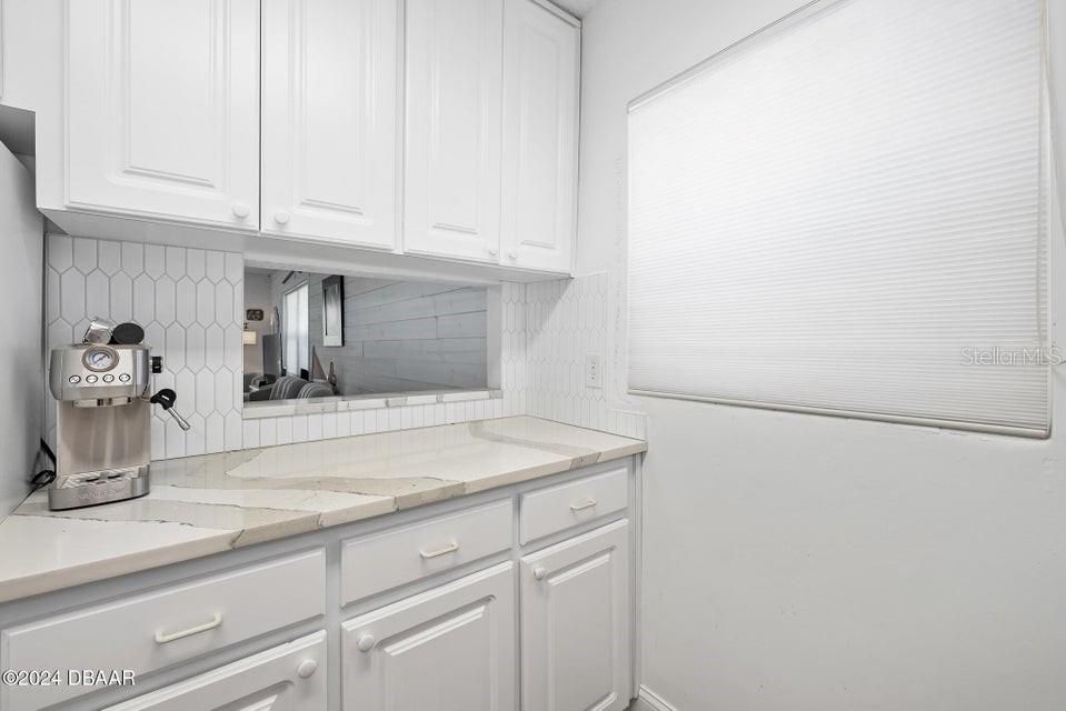 For Sale: $219,900 (2 beds, 1 baths, 952 Square Feet)