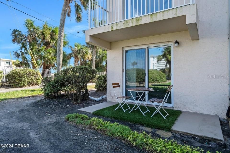 For Sale: $219,900 (2 beds, 1 baths, 952 Square Feet)