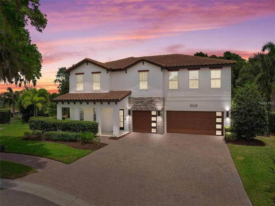 En Venta: $1,300,000 (5 camas, 3 baños, 3815 Pies cuadrados)