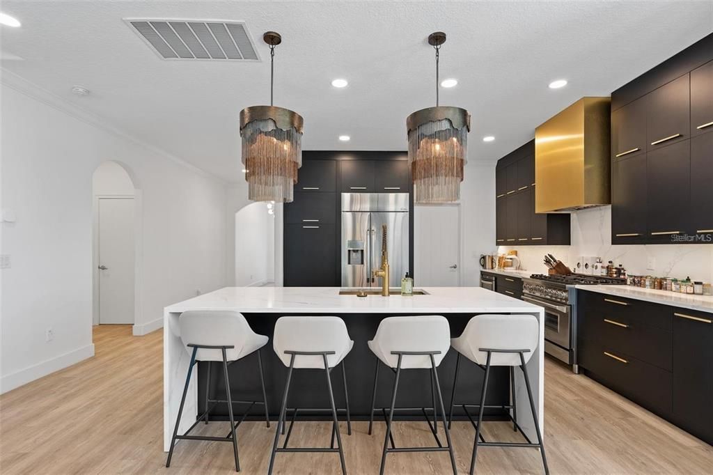 En Venta: $1,300,000 (5 camas, 3 baños, 3815 Pies cuadrados)