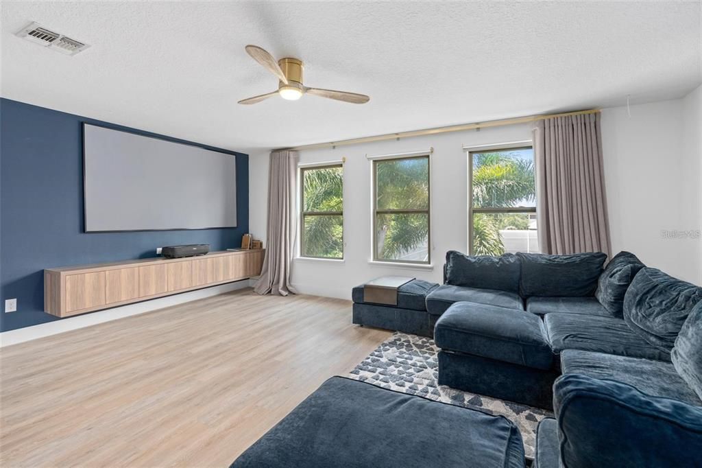 En Venta: $1,300,000 (5 camas, 3 baños, 3815 Pies cuadrados)