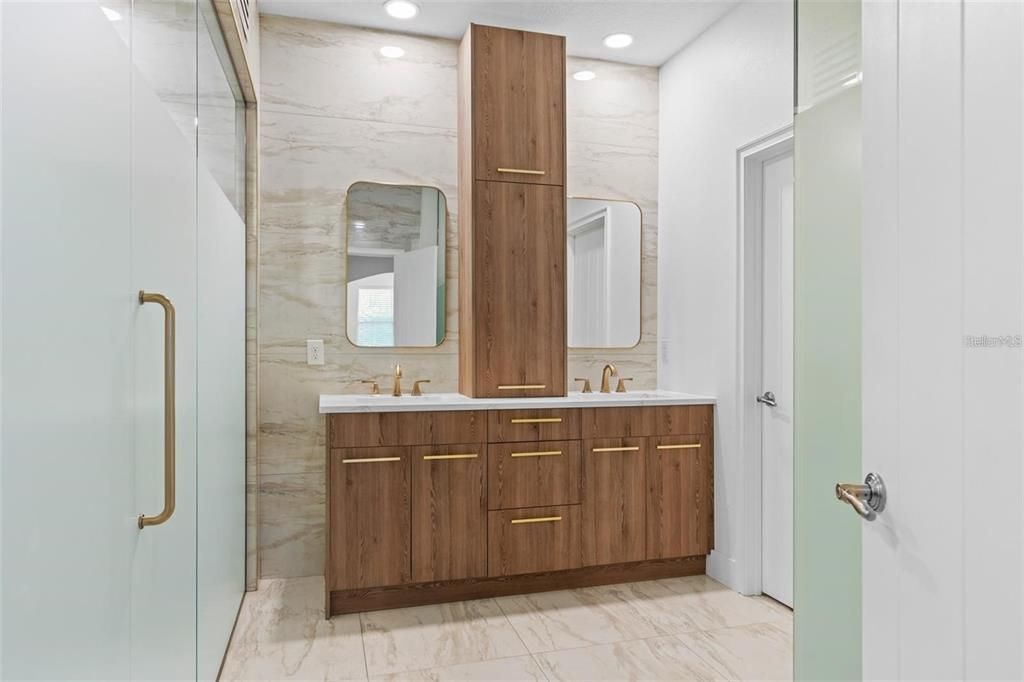 En Venta: $1,300,000 (5 camas, 3 baños, 3815 Pies cuadrados)