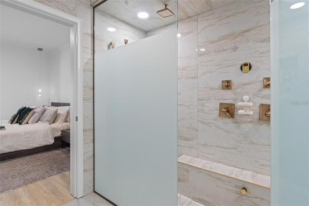 En Venta: $1,300,000 (5 camas, 3 baños, 3815 Pies cuadrados)