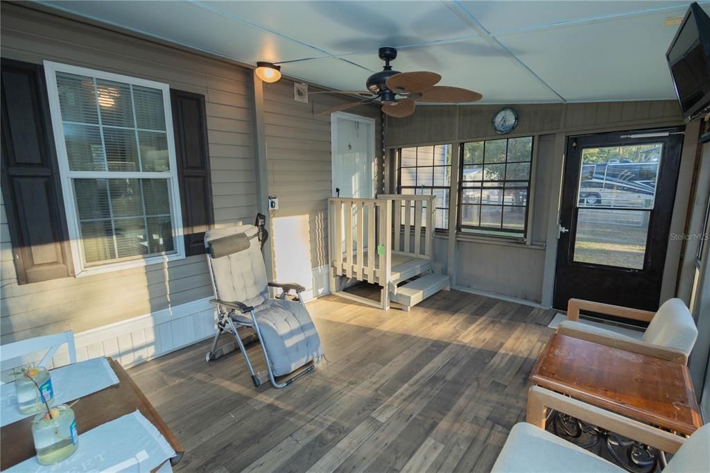 For Sale: $179,000 (2 beds, 2 baths, 840 Square Feet)