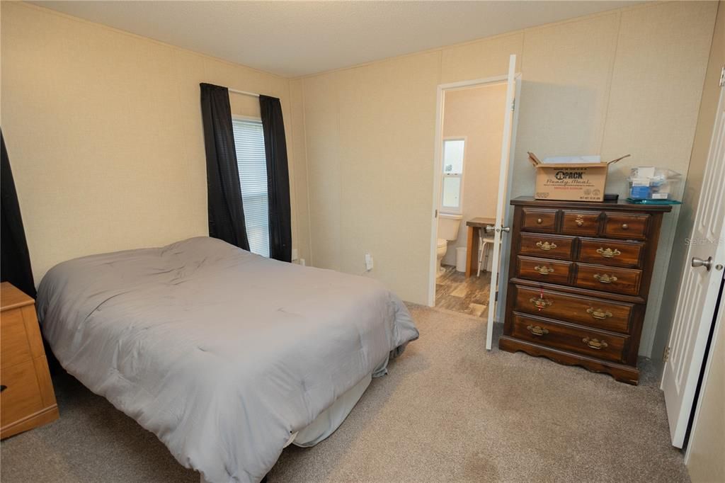For Sale: $179,000 (2 beds, 2 baths, 840 Square Feet)