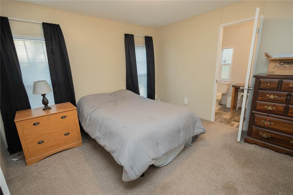 For Sale: $179,000 (2 beds, 2 baths, 840 Square Feet)