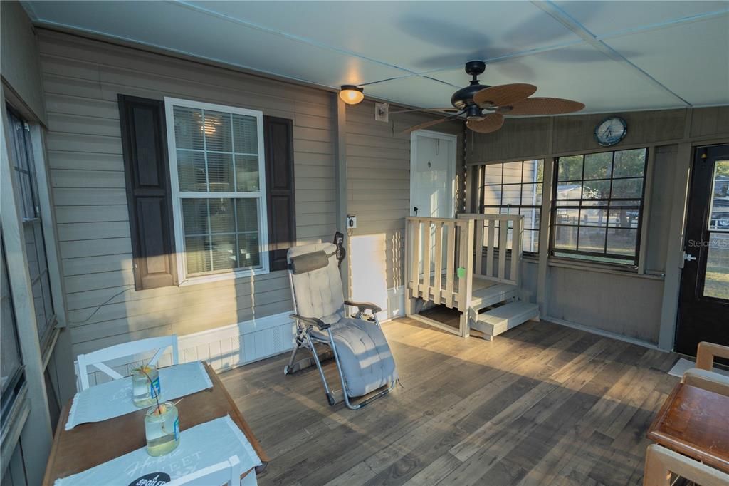 For Sale: $179,000 (2 beds, 2 baths, 840 Square Feet)