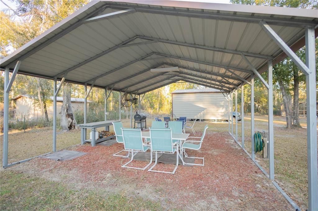 For Sale: $179,000 (2 beds, 2 baths, 840 Square Feet)