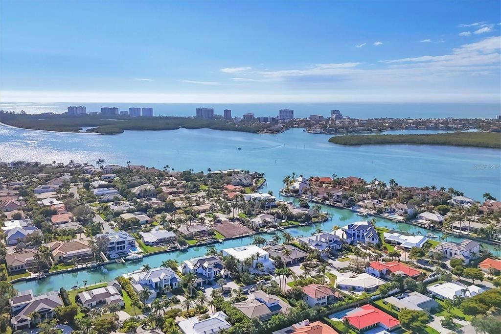 Под контрактом: $2,495,000 (4 спален, 3 ванн, 3774 Квадратных фут)