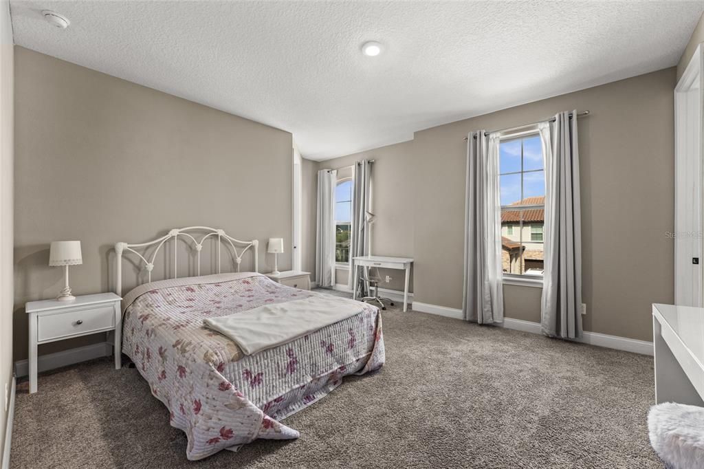 For Sale: $1,396,000 (6 beds, 4 baths, 3794 Square Feet)